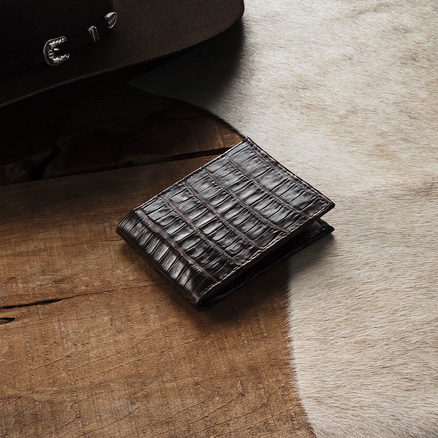 Caiman Bi-Fold Wallet - Image 3